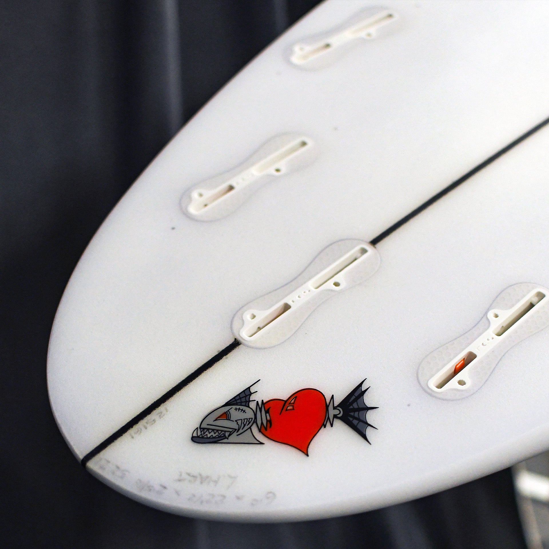 Fourth Surfboards Chilli Bean Hybrid (5 x Fin - Quad Thruster 2+1) Mini-Mid Surfboard