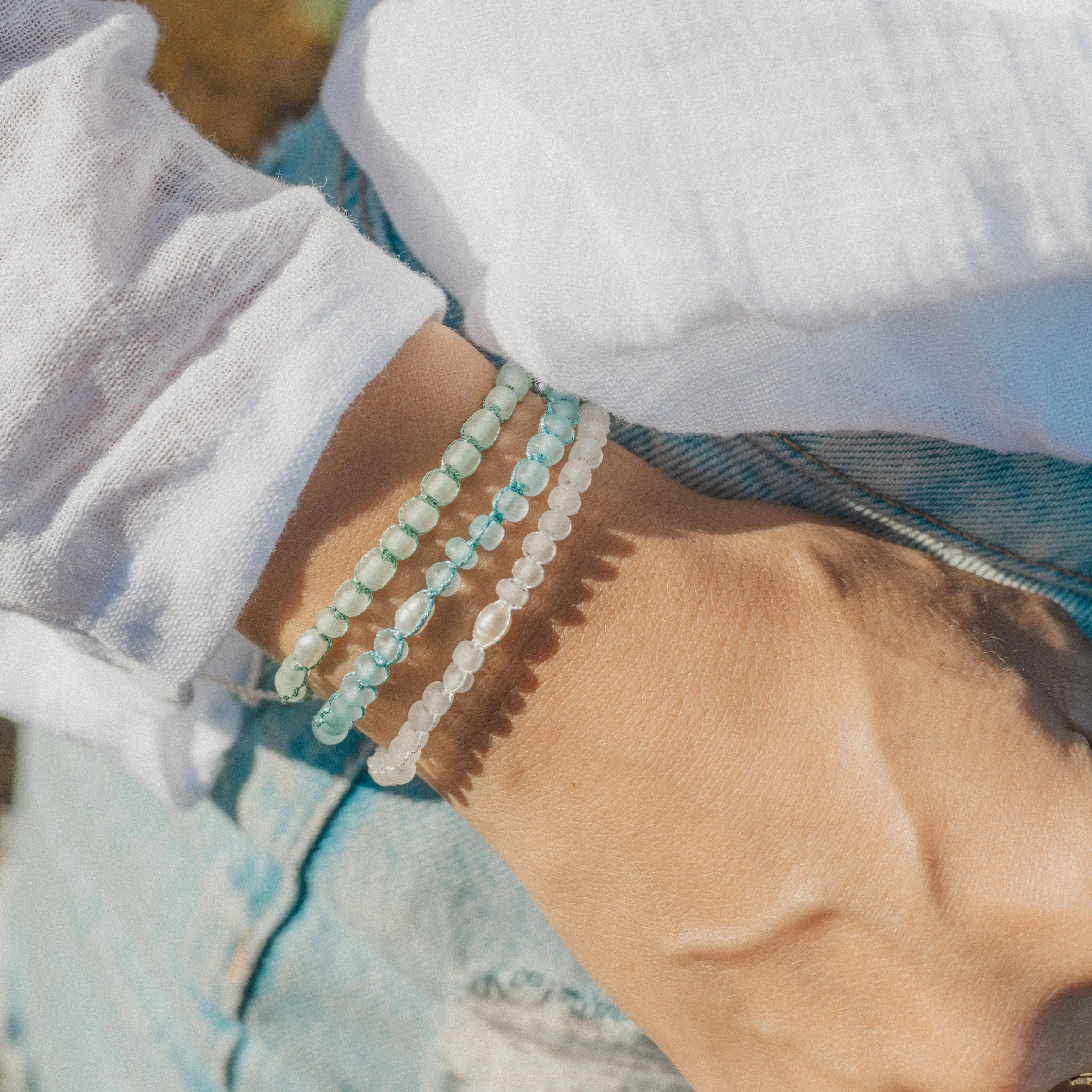 Pineapple Island Oluolu Glitter Cord Beaded Bracelet - Light Blue