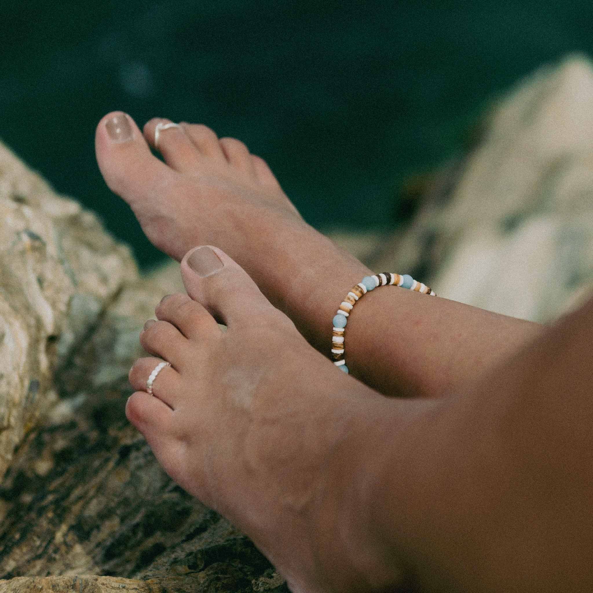Pineapple Island Manta Point Stone &amp; Shell Anklet - Brown/White/Blue