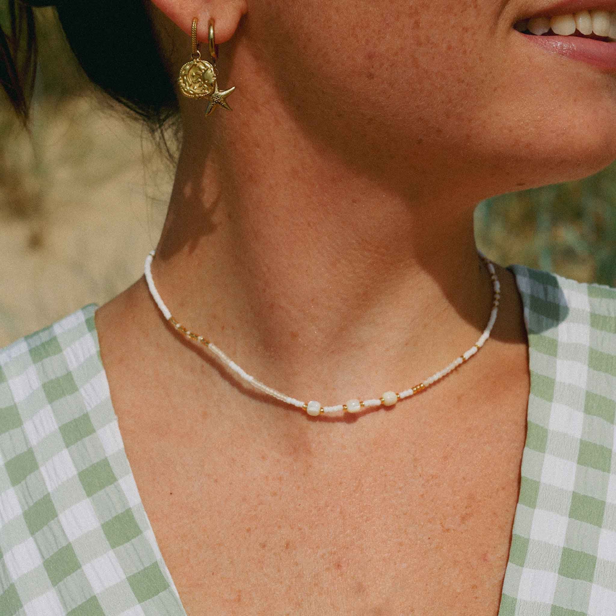 Pineapple Island Pasir Mother of Pearl Golden Hour Necklace - White/Gold