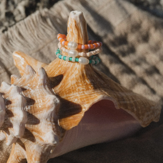 Pineapple Mutiara Stretchy Pearl Bead Rings - Multi colours