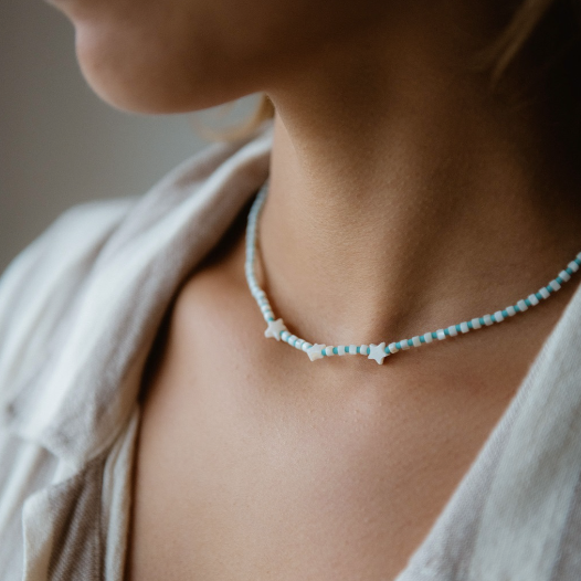 Pineapple Island Jimbaron Bay Beaded Necklace - Blue/White