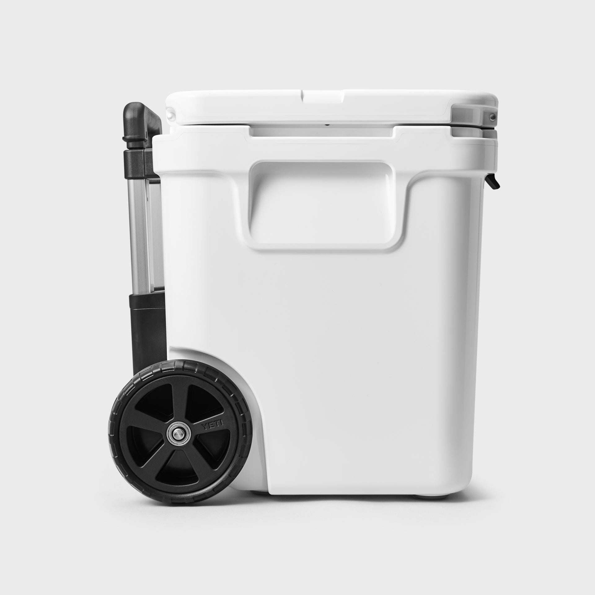 Yeti Roadie 48 Hard Cooler / White - ManGo Surfing