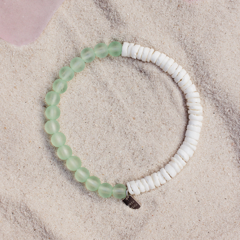 Puka Shell and Frosted Bead Stretch Bracelet / Mint Green - ManGo Surfing