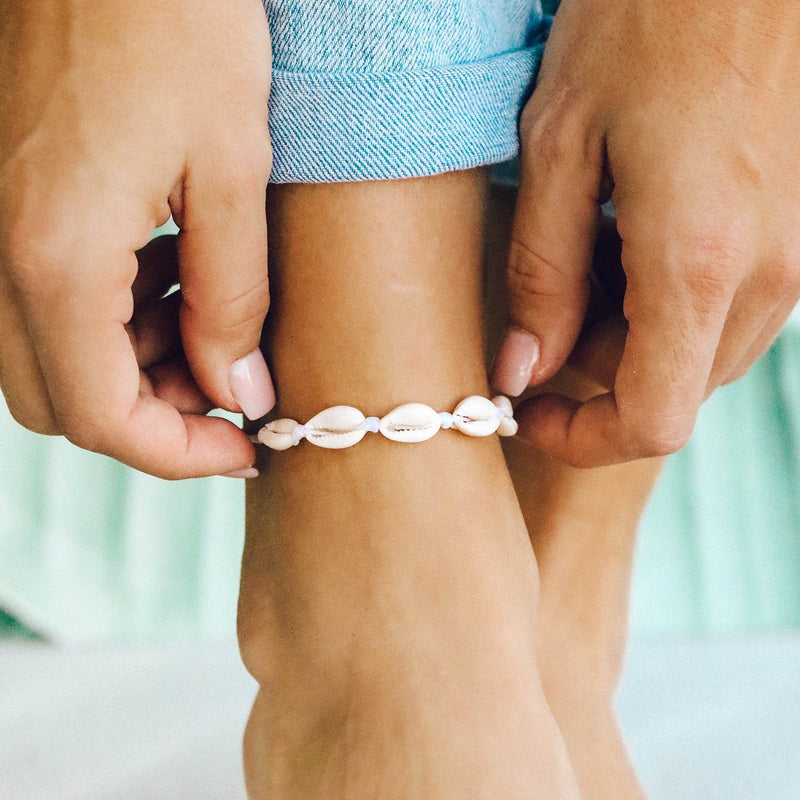 Knotted Cowries Anklet / White - ManGo Surfing
